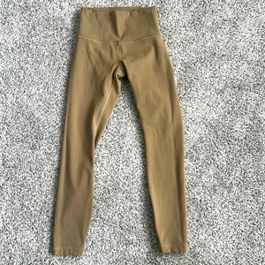 Lulu lemon leggings, wunder under size 4